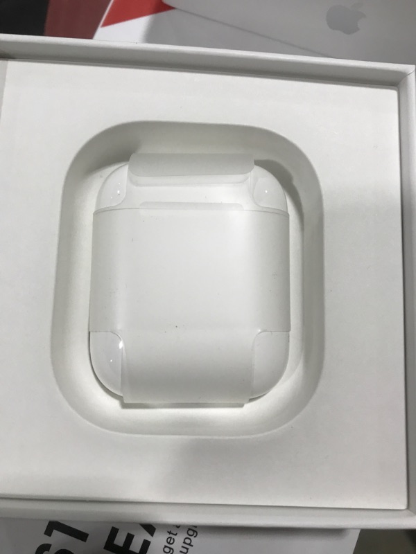 Photo 3 of Apple AirPods with Wireless Charging Case (2nd generation)