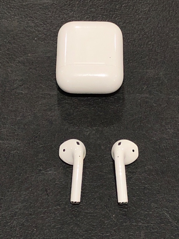 Photo 4 of Apple AirPods with Charging Case (Latest Model)
USB Charging Cable Not Included