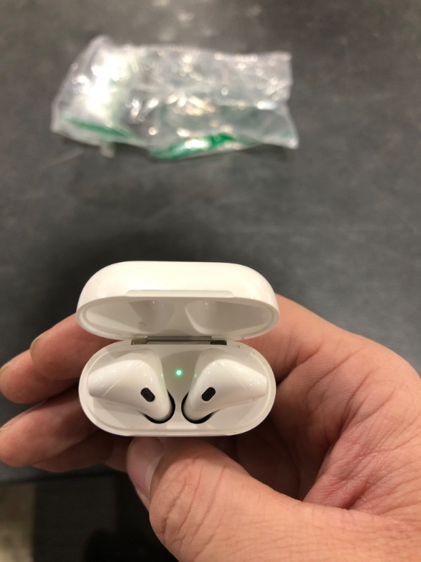 Photo 3 of Apple AirPods with Charging Case (Latest Model)
USB Charging Cable Not Included