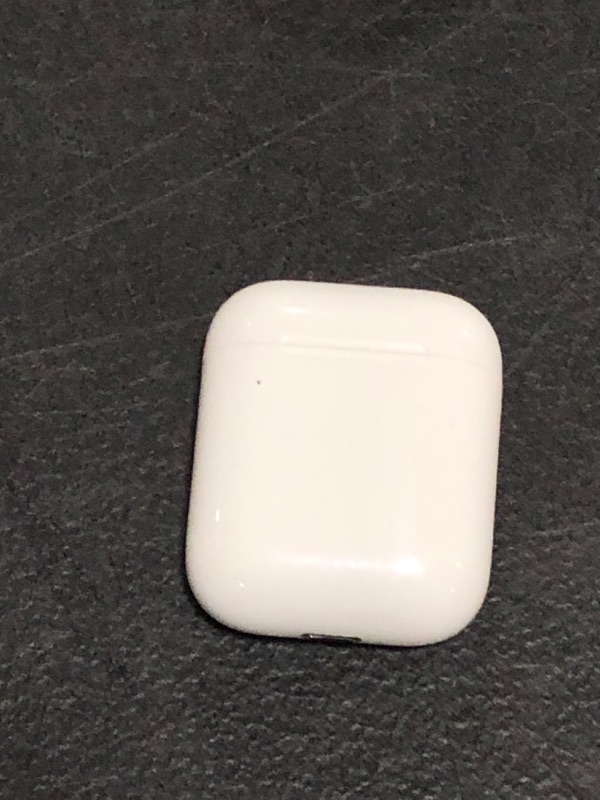 Photo 2 of Apple AirPods with Charging Case (Latest Model)
USB Charging Cable Not Included