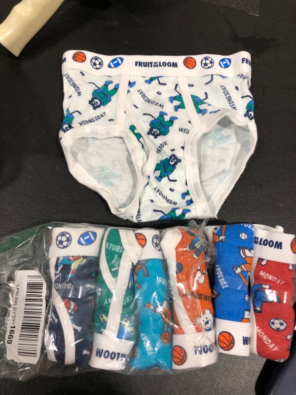 Photo 1 of 7 PACK TODDLKERS UNDERWEAR FRUIT OF THE LOOM SIZE 2T/3T 