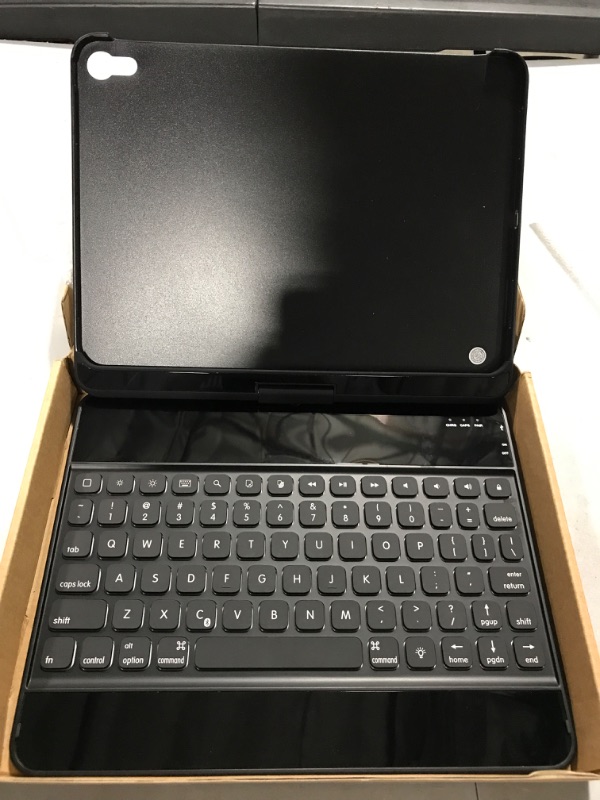 Photo 1 of Keyboard case for iPad 11 