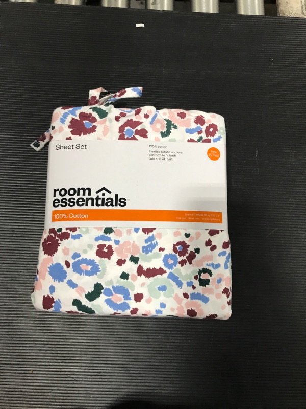 Photo 2 of 100% Cotton Sheet Set - Room Essentials™
TWIN/TWIN XL