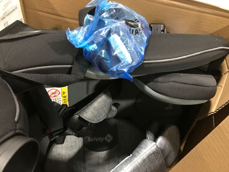 Photo 2 of Graco Extend2Fit Convertible Car Seat, Ride Rear Facing Longer with Extend2Fit, Gotham
