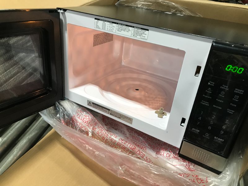 Photo 1 of Black+decker Em031mb11 Digital Microwave Oven with Turntable Push-Button Door,Ch