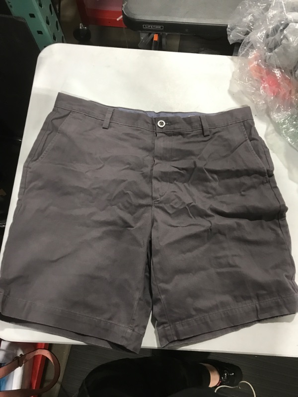 Photo 1 of AMAZON ESSENTIALS MENS CARGO SHORTS, 36.