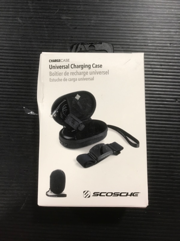 Photo 2 of Scosche Universal Charge Case - Black

