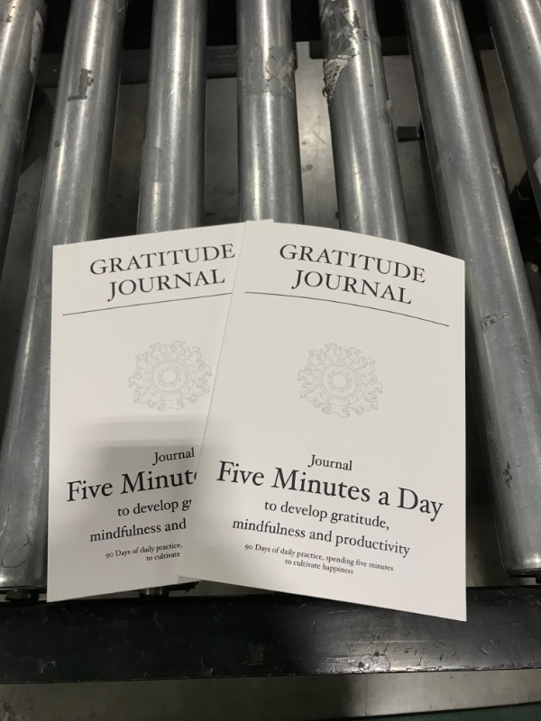 Photo 2 of (2 Pack) Gratitude Journal: Journal 5 minutes a day to develop gratitude, mindfulness