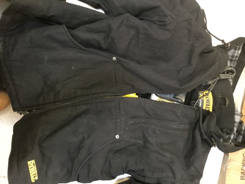 Photo 4 of DEWALT Unisex Adult With 2.0ah Battery and Charger DEWALT Heated Heavy Duty Work Coat, Black, Medium US
