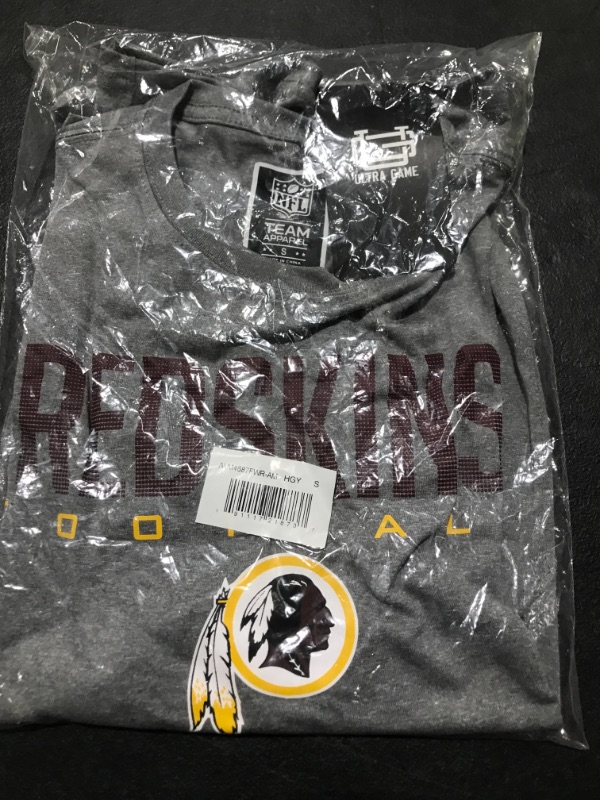 Photo 1 of  NFL Team Apparel Men's T-Shirt Redskins Size Small

