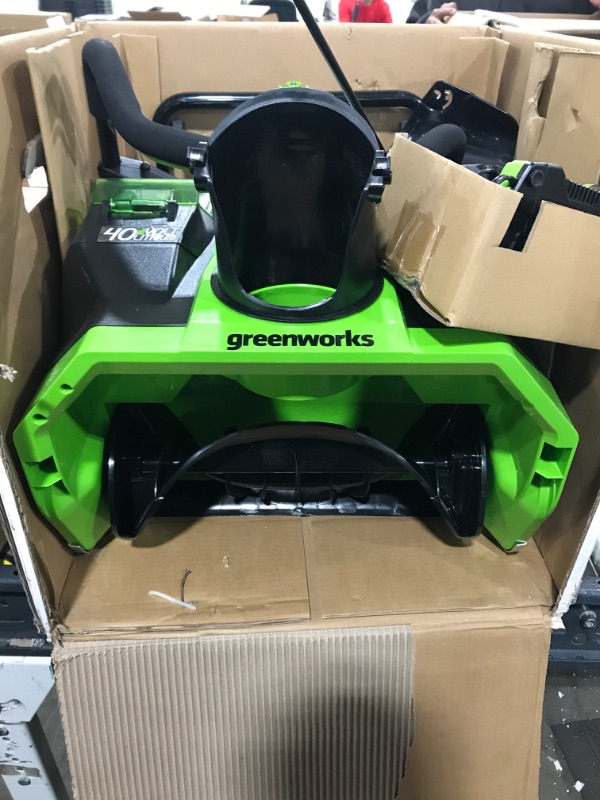 Photo 3 of "GreenWorks 26272 40-Volt G-MAX 20-Inch 4Ah Heavy Duty Cordless Snow Thrower Kit"
