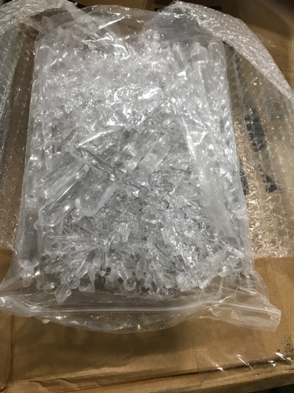 Photo 1 of 72 Pieces Acrylic Icicles Christmas Snowflake Icicle Ornaments Hanging Icicle Drop Ornaments Snowflake Icicle Decorations Set for Christmas Tree Outdoor Party Decoration (Clear)