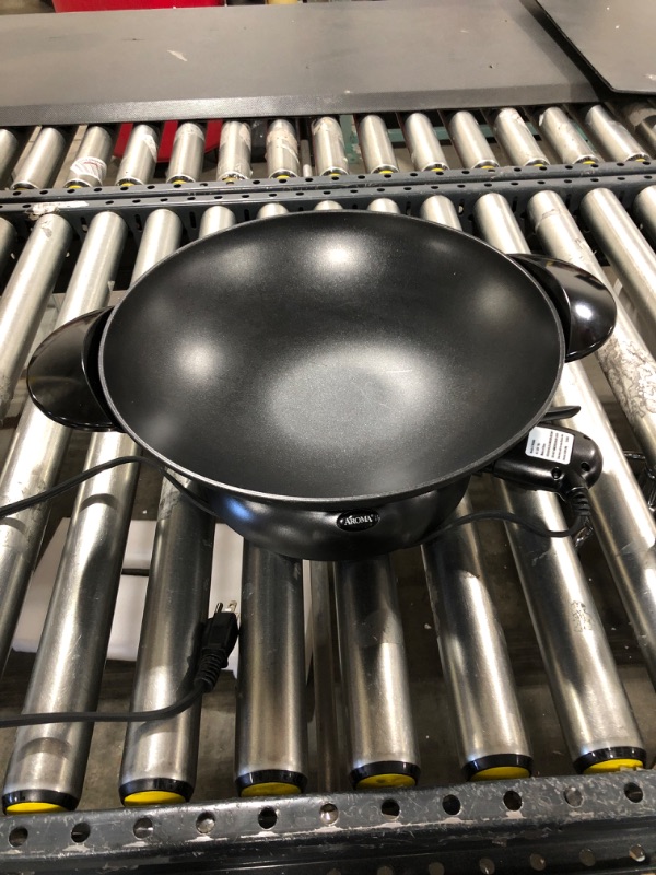 Photo 1 of  DiamondForce Electric Wok, 4.7-Quart, Black
