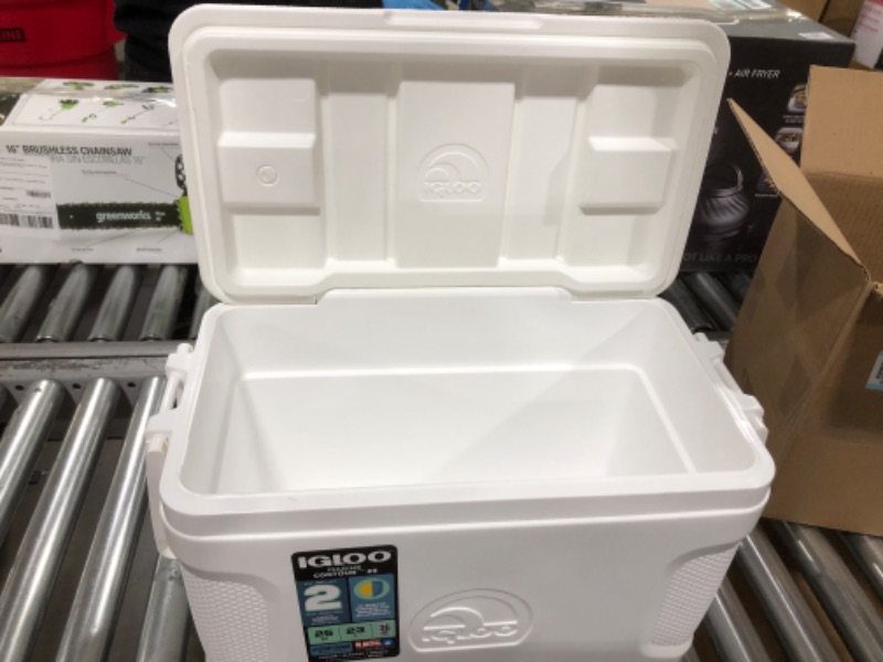 Photo 2 of Igloo 25 Quart Marine Contour, White