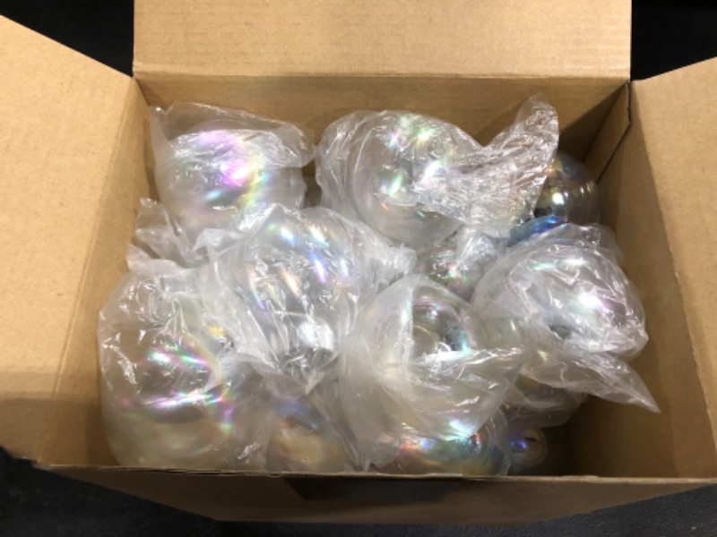 Photo 2 of 26 Pcs Christmas Iridescent Fillable Ornaments Ball 2 Different Sizes 3.15'' 2.36'' Xmas Transparent Round Christmas Clear Plastic Balls Tree Baubles for DIY Crafts Holiday Wedding Birthday Party 