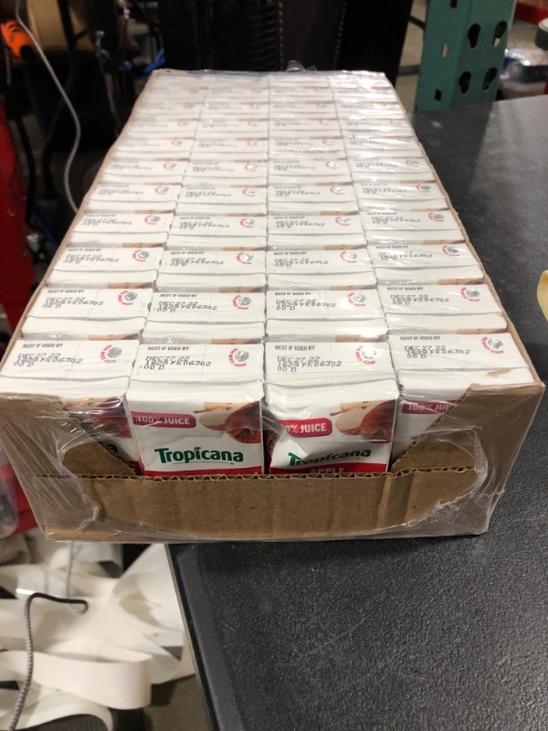 Photo 2 of (44 Boxes) Tropicana 100% Juice Box, Apple, 4.23 Fl Oz EXP DEC 27 2022
