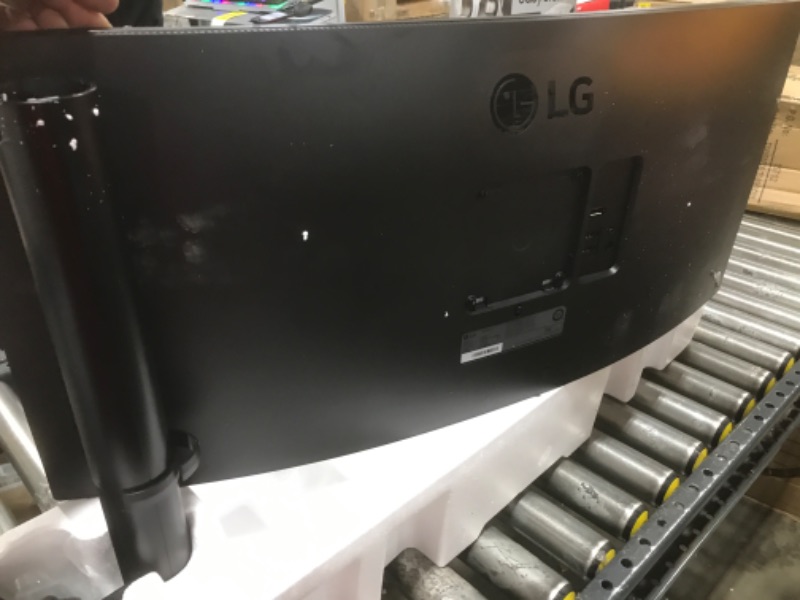 Photo 3 of LG UltraWide QHD 34-Inch Computer Monitor 34WP65C-B, VA with HDR 10 Compatibility and AMD FreeSync Premium, Black
