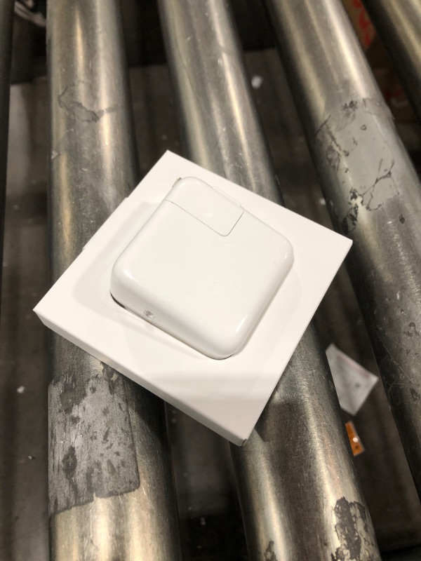 Photo 2 of Apple 30W USB-C Power Adapter
