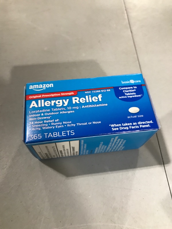 Photo 2 of Amazon Basic Care Allergy Relief Loratadine Tablets 10 mg, White, 365 Count Tablets 365 Count (Pack of 1) - exp 1 - 2023 