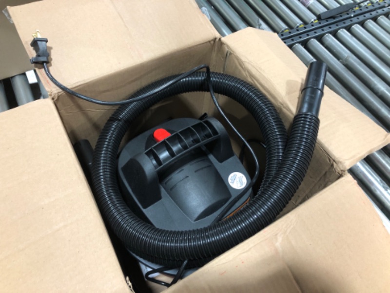 Photo 2 of  Craftsman CMXEVBE17250 2.5 Gallon 1.75 Peak HP Wet/Dry Vac 