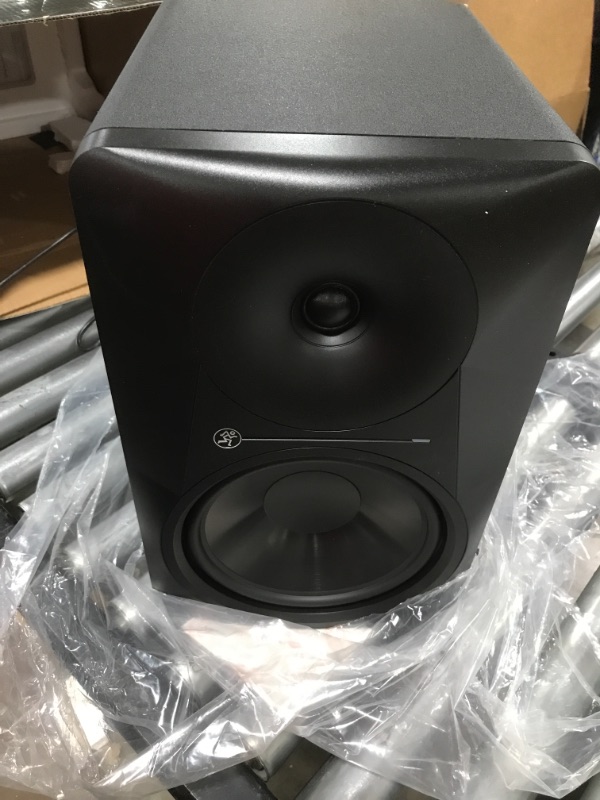 Photo 2 of Mackie MR Series, Studio Monitor 8-Inch with 65 Watts of Bi-Amplified Class A/B Amplification, Powered (MR824) Monitor Speaker 8-inch