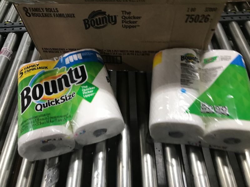 Photo 2 of Bounty Quick Size Paper Towels, White, 2 Packs Of 2 Family Rolls 