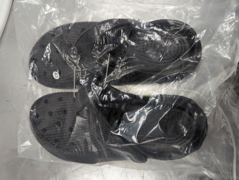 Photo 2 of heyun Men Sports Sandals Men Outdoor Indoor Slippers Lightweight Sandals Garden Clogs Hiking Shoes Water Beach Shoes Male 9 Women/7 Men Black
