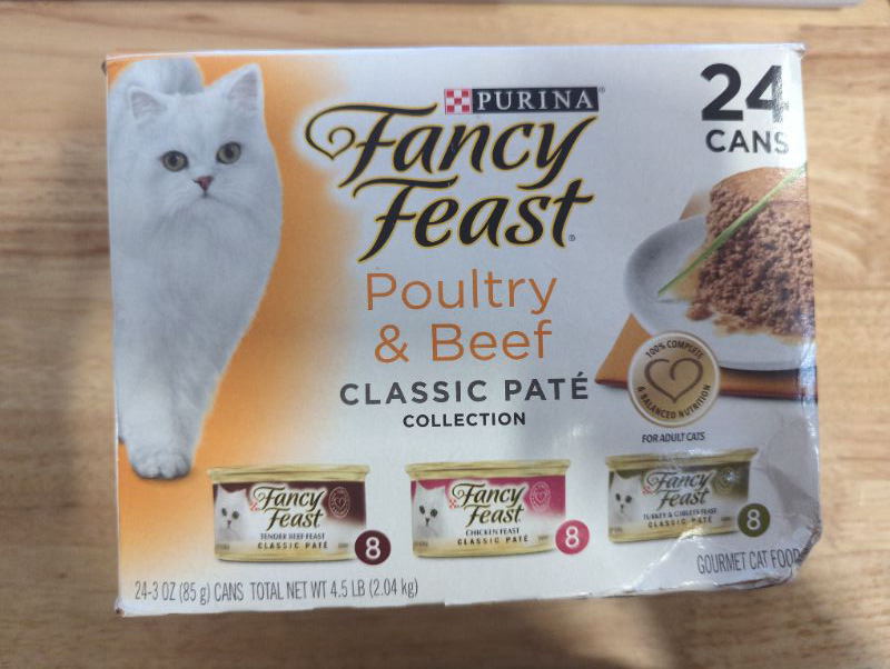 Photo 2 of Fancy Feast Purina Pate Adult Canned Wet Cat Food Classic Pate Variety Pack Poultry & Beef (24) 3 oz. Cans
