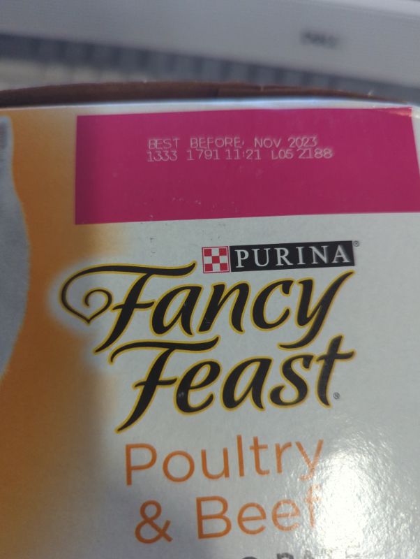 Photo 3 of Fancy Feast Purina Pate Adult Canned Wet Cat Food Classic Pate Variety Pack Poultry & Beef (24) 3 oz. Cans