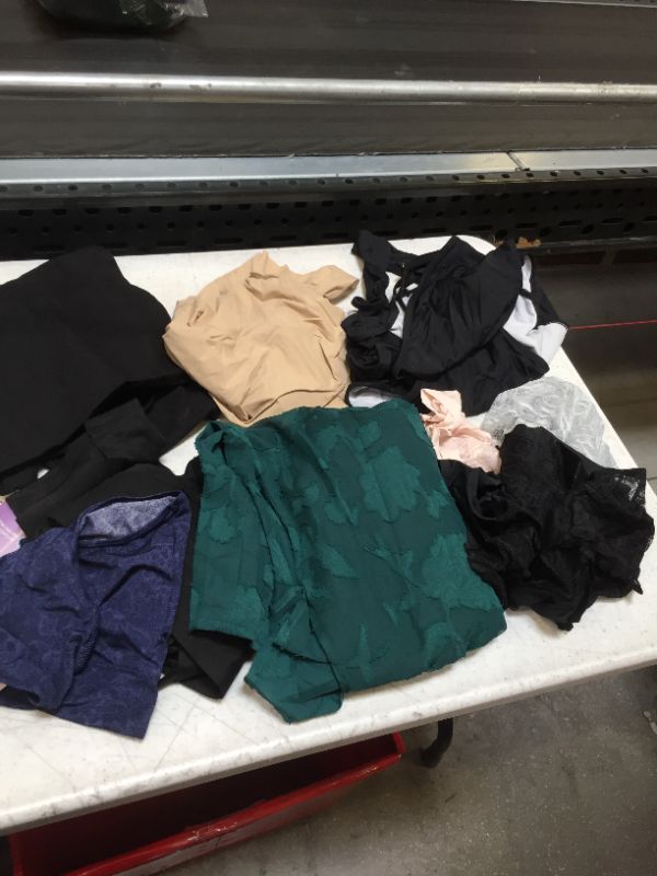 Photo 2 of BAG LOT OF WOMENS CLOTHING --DIFFERENT STYLES AND SIZES ---SOLD AS IS --- 