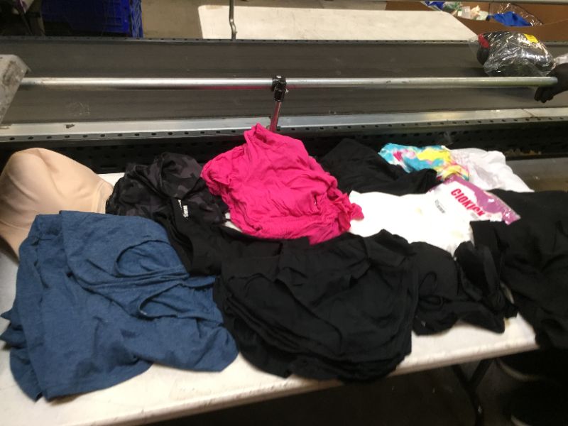 Photo 1 of BAG LOT OF WOMEN'S CLOTHING -- DIFFERENT STYLES AND SIZES --- SOLD AS IS -- 