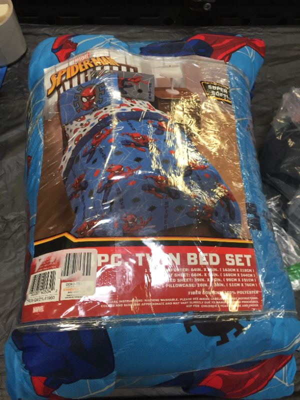 Photo 2 of Jay Franco Marvel Spiderman Spidey Faces 4 Piece Twin Bed Set - Includes Reversible Comforter & Sheet Set Bedding - Super Soft Fade Resistant Microfiber - (Official Marvel Product)