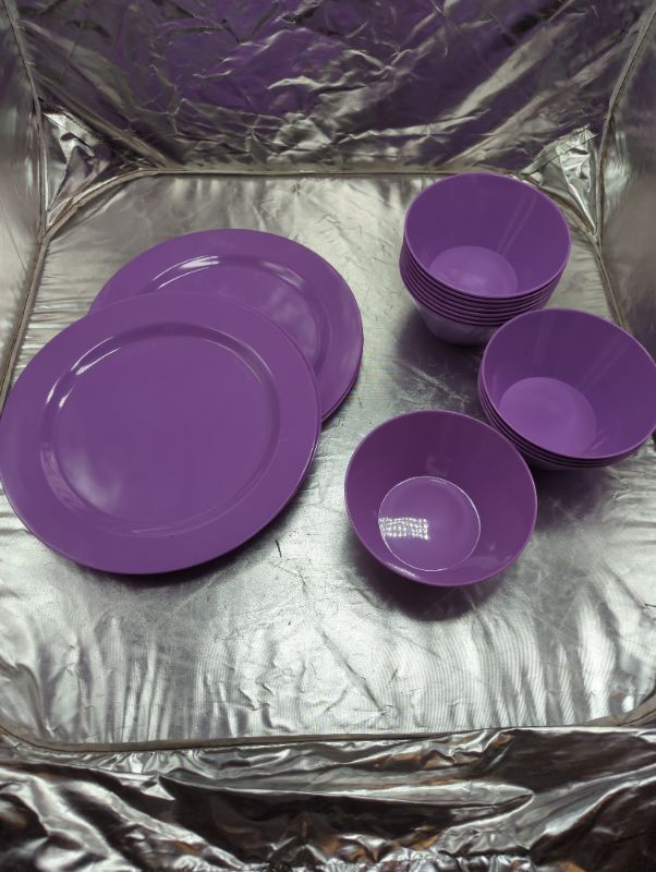 Photo 2 of GLAD - Purple Bundle - 13 Small Bowls (6") & 4 Large Plates