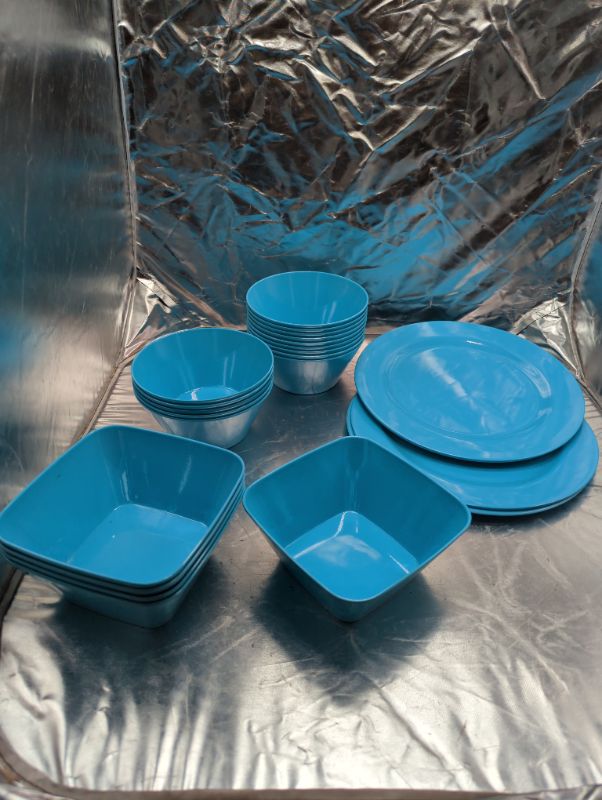 Photo 1 of GLAD - Light Blue Bundle - 14 Small Circle Bowls, 5 Small Square Bowls, 4 Large Plates