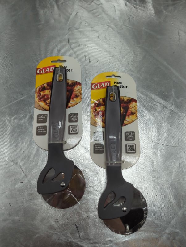 Photo 1 of GLAD - 2 Pack - Pizza Cutter