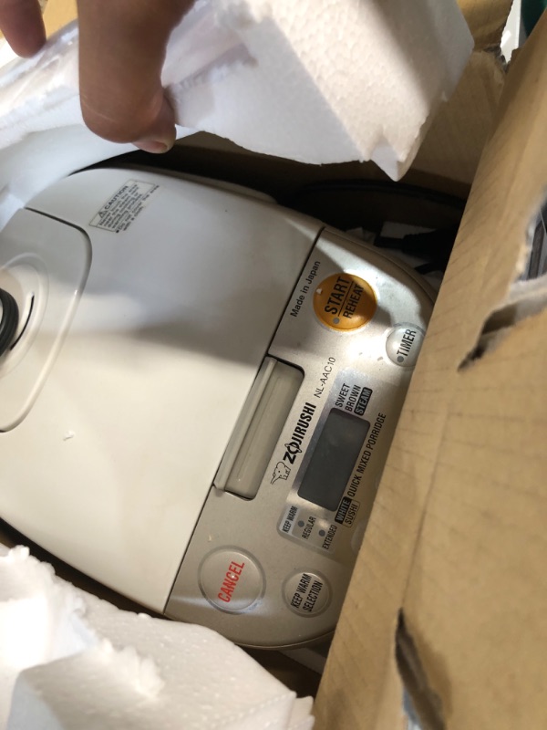 Photo 3 of * item used * needs to be cleaned *
Zojirushi, Made in Japan Neuro Fuzzy Rice Cooker, 5.5-Cup, Premium White