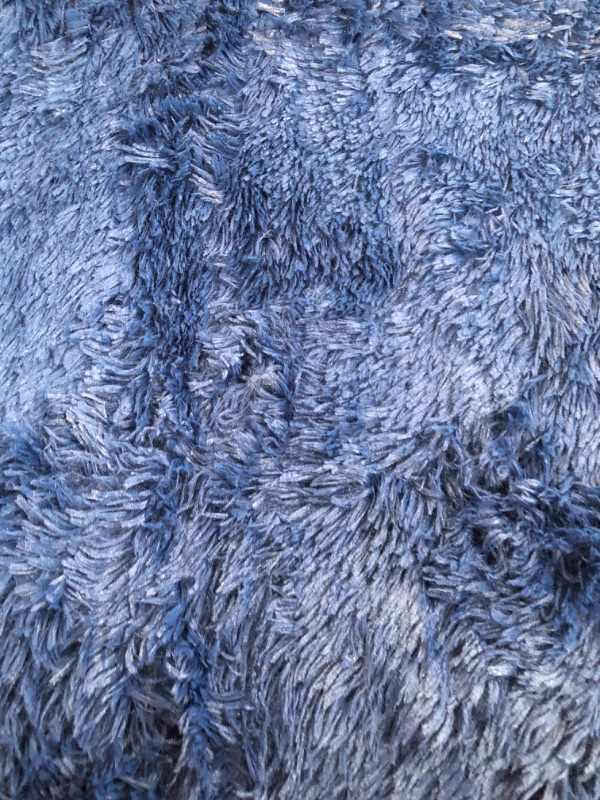 Photo 3 of *USED*Carvapet Faux Sheepskin Fur Area Rugs Round Fake Fur Throw Rug 5 x 5 ft Round Navy