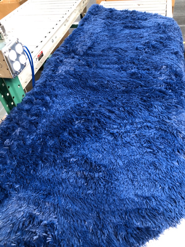 Photo 2 of *USED*Carvapet Faux Sheepskin Fur Area Rugs Round Fake Fur Throw Rug 5 x 5 ft Round Navy