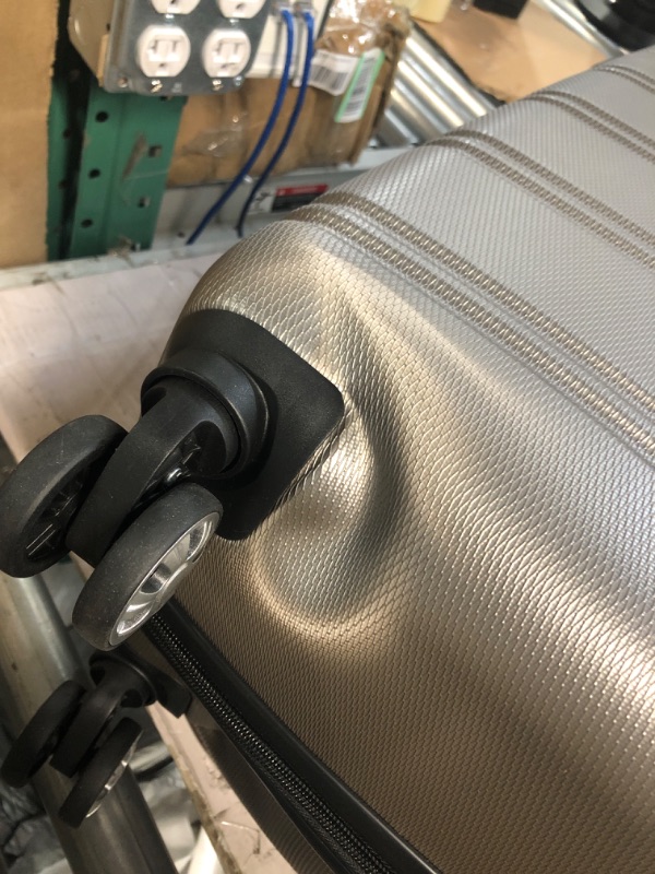 Photo 4 of (SEE NOTES) Rockland Melbourne Hardside Expandable Spinner Wheel Luggage, Silver, 3-Piece Set