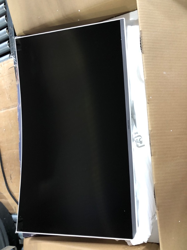 Photo 2 of Samsung 32" Class 4K UHD Curved Monitor - ***NOT TESTED*** ***LOOKS BRAND NEW***