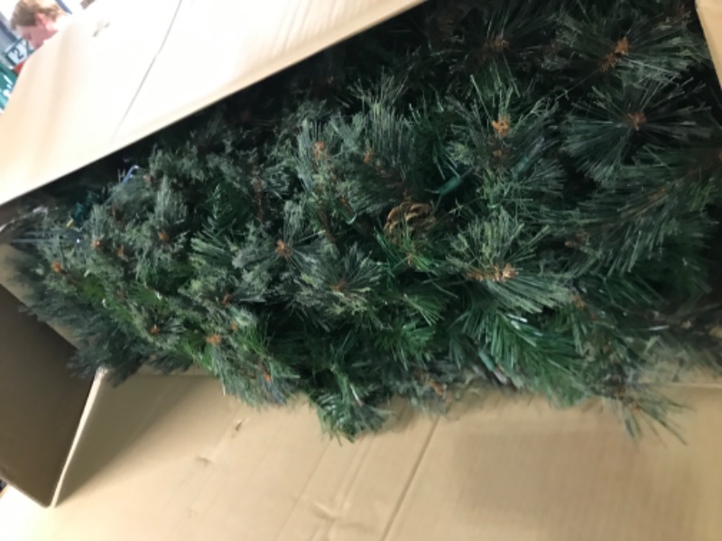 Photo 2 of *SEE NOTES* Royal Cashmere Artificial Prelit Christmas Tree 7-1/2 Feet Tall 