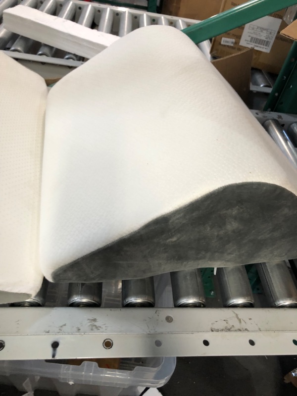 Photo 1 of ** MISSING PARTS SEE PIC** BRITENWAY Bed Wedge Pillow Set – 4pc Orthopedic Wedge Pillow Set for Sleeping – 