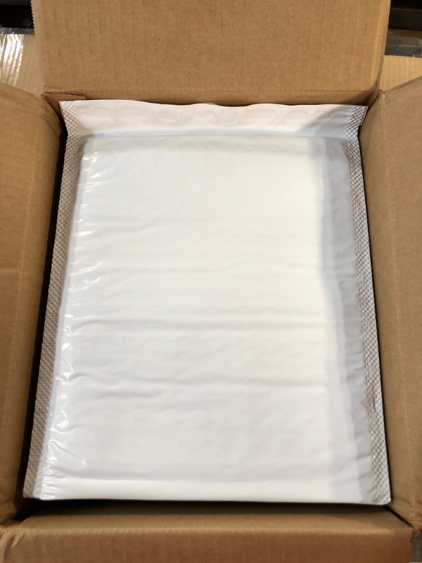 Photo 1 of Amazon Basics Poly Bubble Mailer, 9.25" x 12" (Internal Size - 8.35" x 11.5"), White, 25-Pack