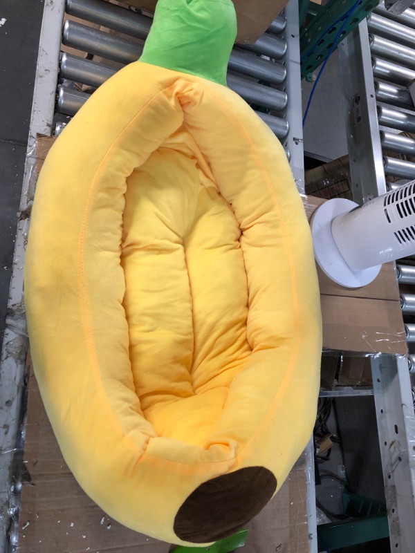 Photo 4 of [Used] SILICUTE Dog Bed Cat Bed Pet Bed Comfortable and Washable in Banana Shape and Color w/Removable Cushion