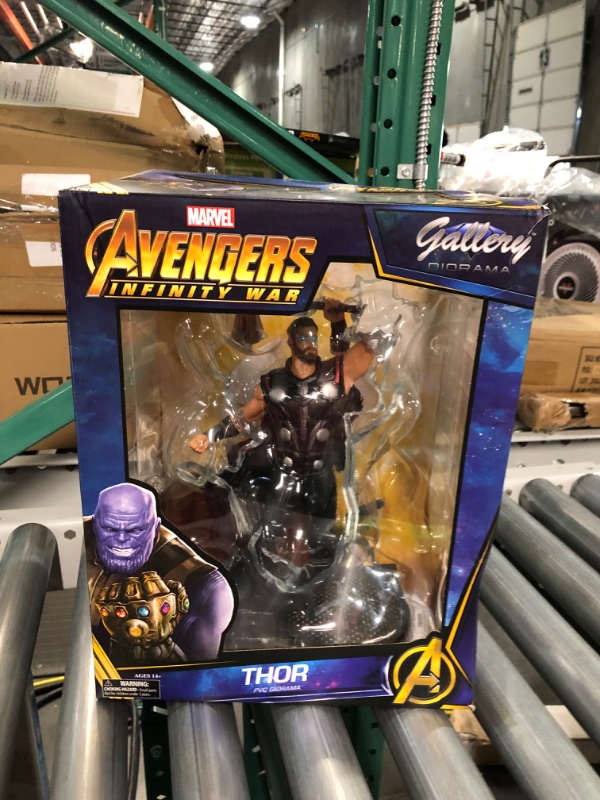 Photo 1 of DIAMOND SELECT TOYS Marvel Gallery: Avengers Infinity War Movie Thor- Black