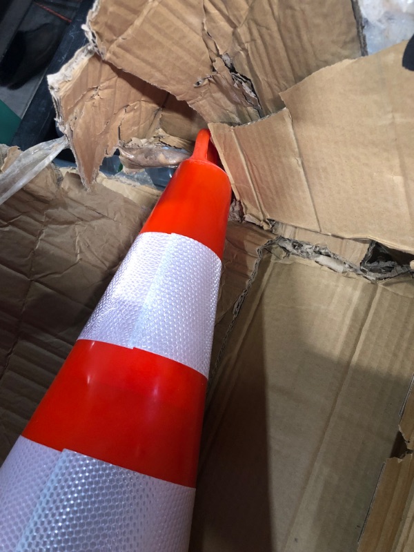 Photo 4 of *Minor Scuff* BATTIFE 12Pack Traffic Safety Cones 28'' inches with Reflective Collars