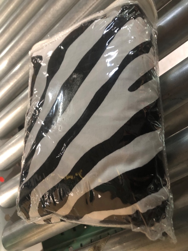 Photo 1 of SGI 400TC 4 Piece Sheet Set Queen Zebra Print Solid