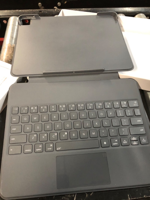 Photo 2 of iPad Pro 12.9-inch  Keyboard Case (Similar to stock photo) 