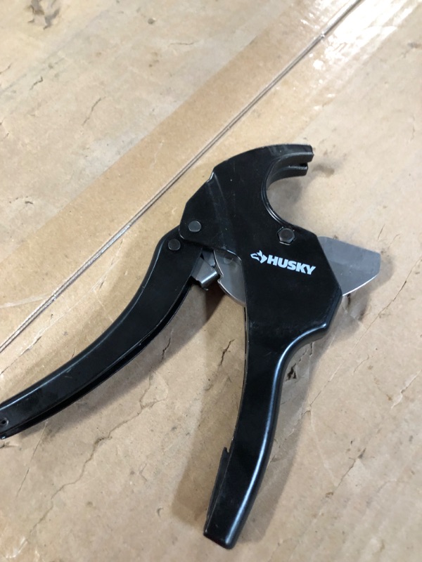 Photo 2 of Husky PVC Pipe Cutter, Ratchet Pipe Cutter Heavy Duty with SK5 Teflon Coated Blade - Replaceable Blade,Max Cutting O.D. Adjustable 1-5/8-inch to 2-1/2-inch 42-63mm 2-1/2"?64mm?SK5