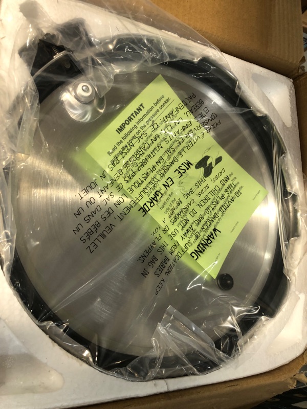 Photo 4 of **USED BUT APPEARS NEW** Presto 01282 8-Quart Aluminum Pressure Cooker Silver